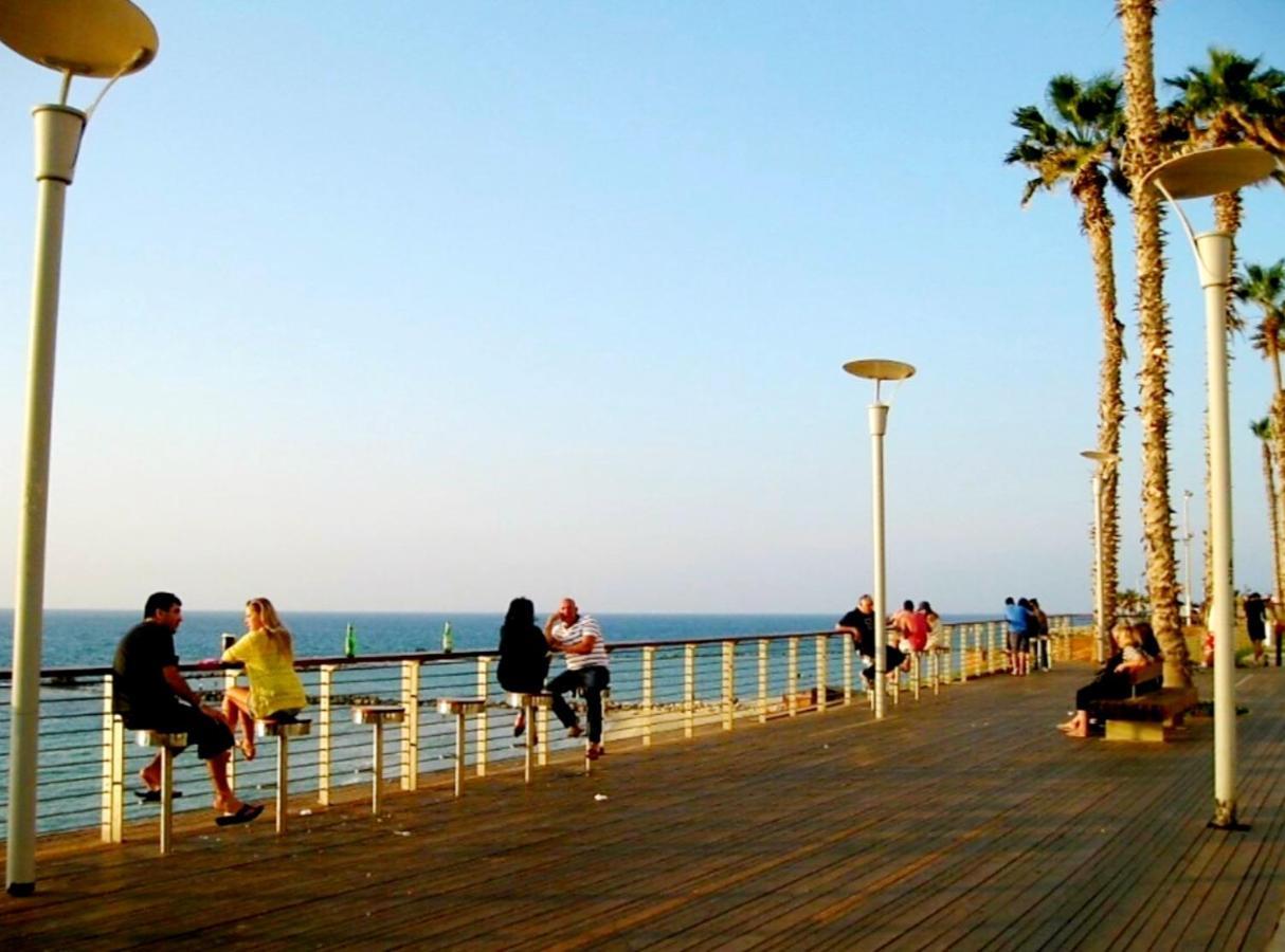 Beachfront Studio Apartment Bat Yam 412 Kültér fotó