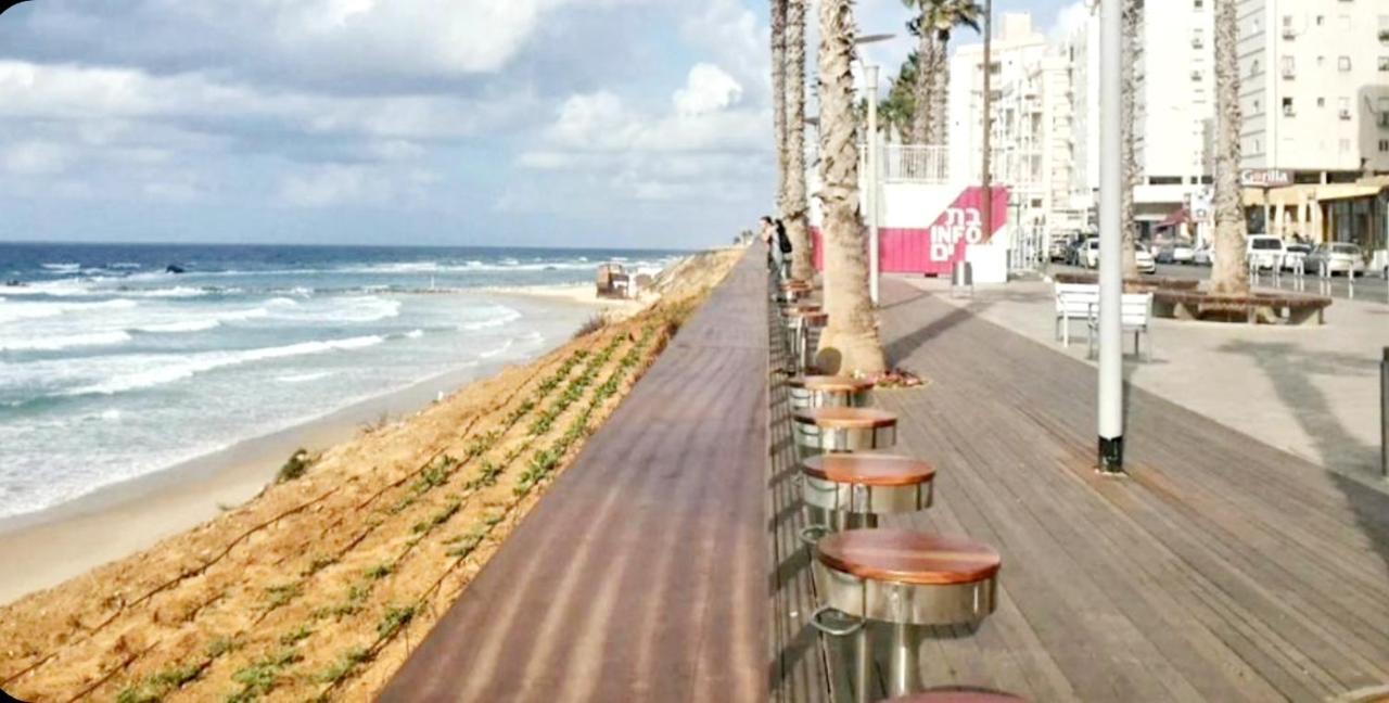 Beachfront Studio Apartment Bat Yam 412 Kültér fotó