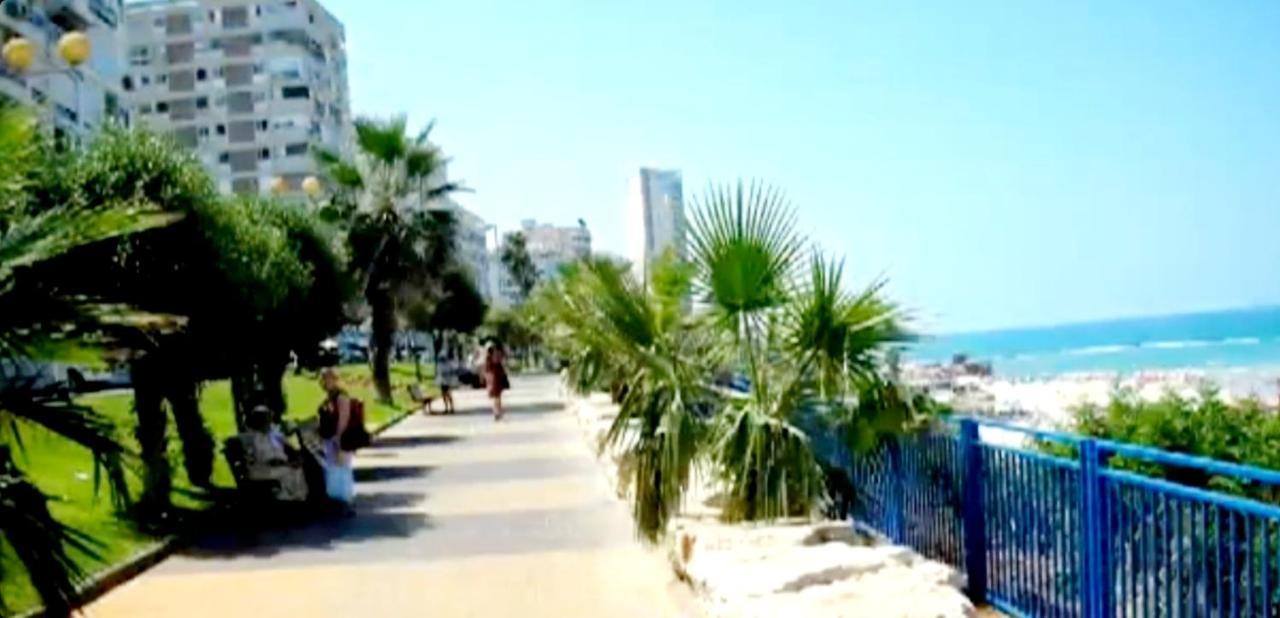 Beachfront Studio Apartment Bat Yam 412 Kültér fotó