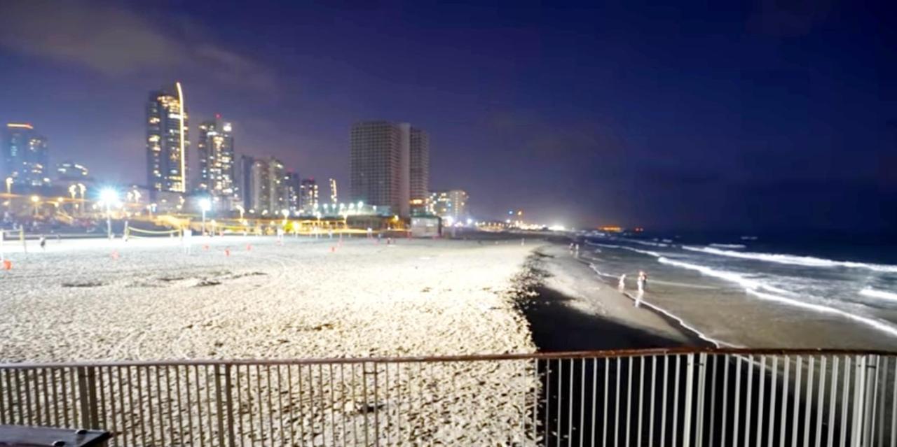 Beachfront Studio Apartment Bat Yam 412 Kültér fotó