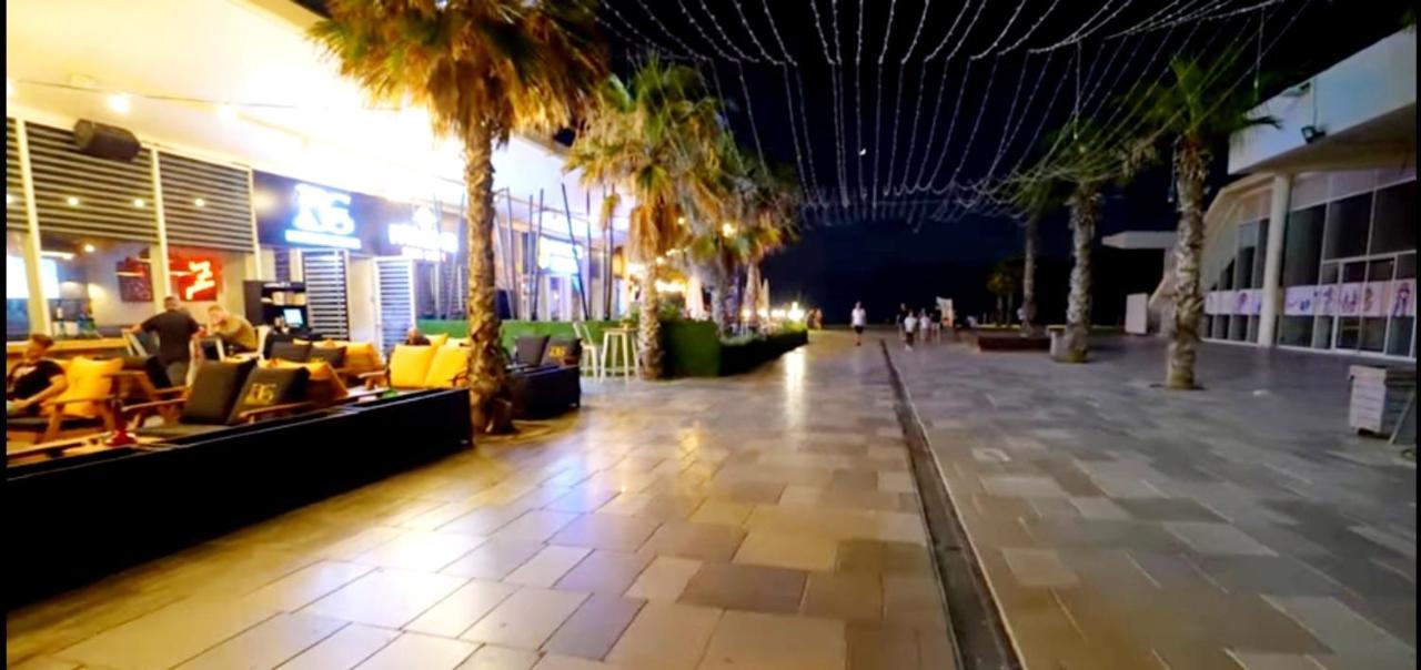 Beachfront Studio Apartment Bat Yam 412 Kültér fotó