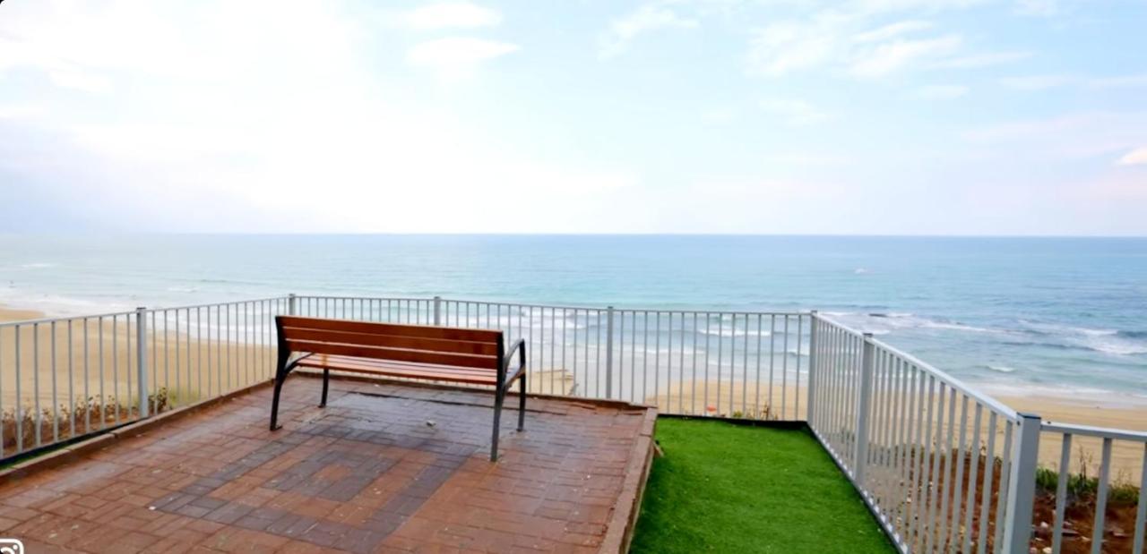 Beachfront Studio Apartment Bat Yam 412 Kültér fotó